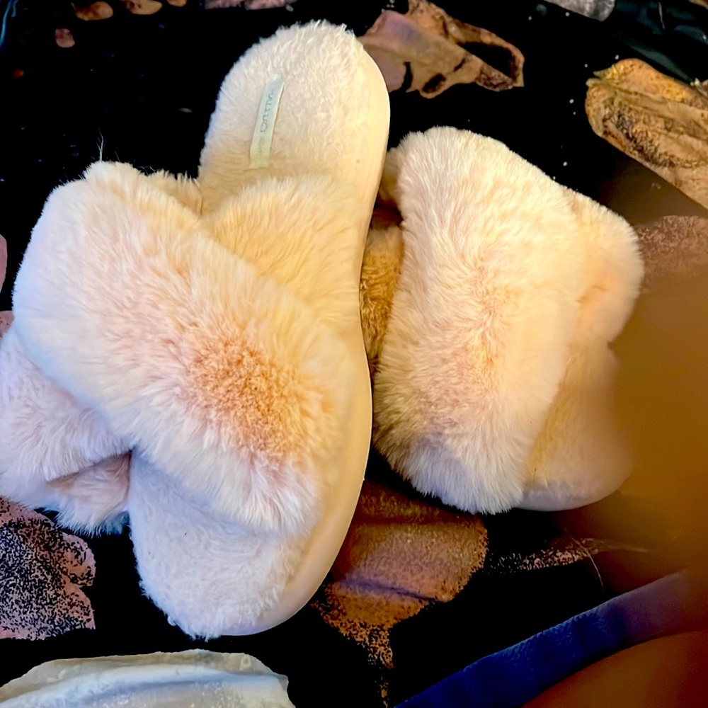 Light pink fluffy slippers